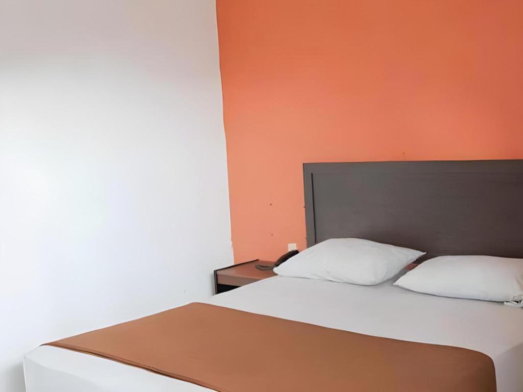 Mira Hotel Banjarmasin  Exterior photo