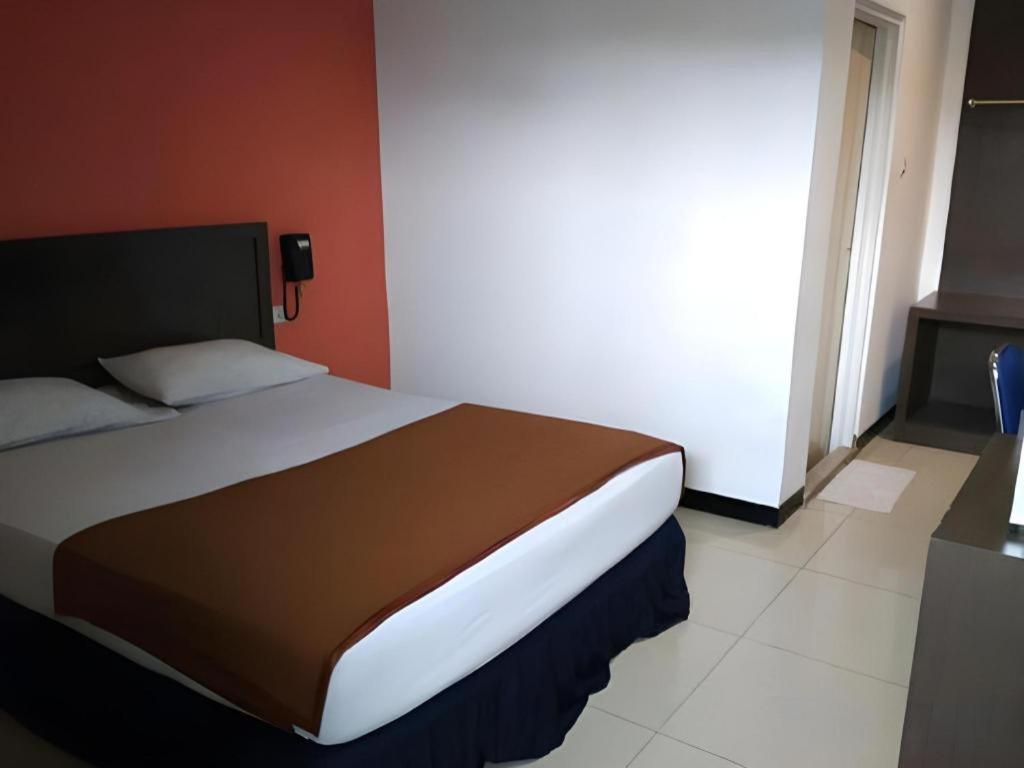 Mira Hotel Banjarmasin  Exterior photo