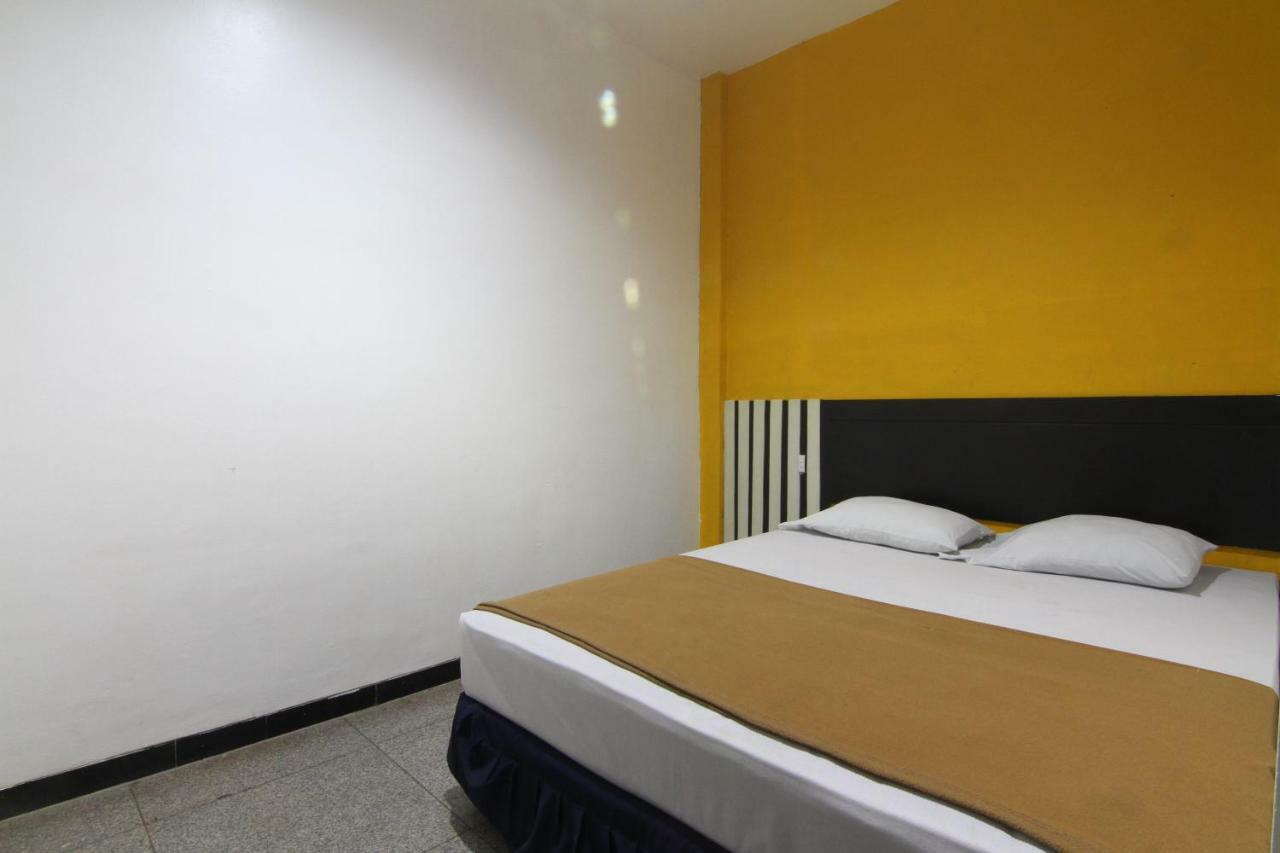 Mira Hotel Banjarmasin  Exterior photo